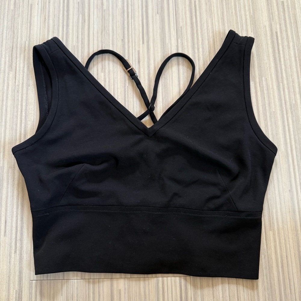 Stunning Bestini Cropped V-Neck in Black size 1